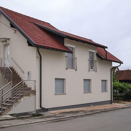 Apartman F&F Otočac المظهر الخارجي الصورة