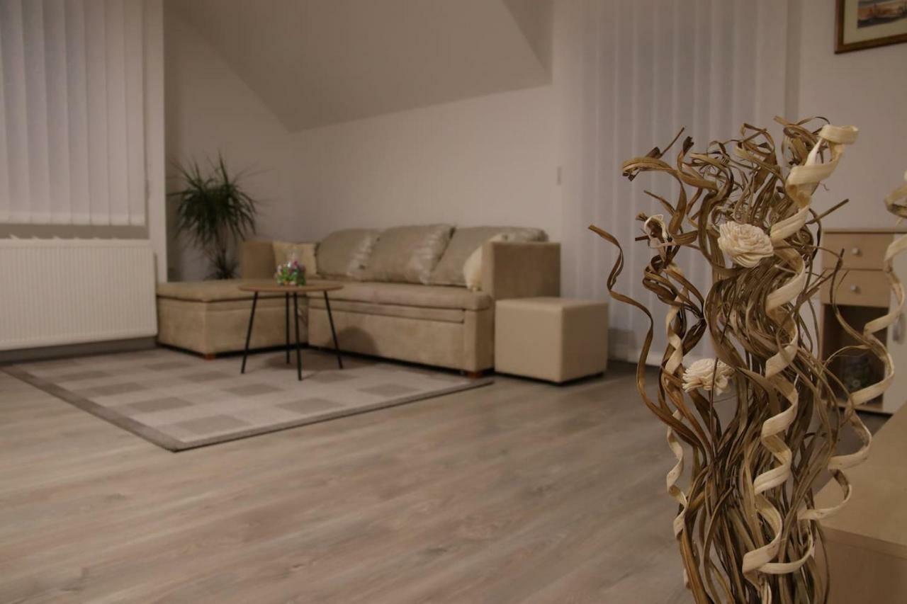 Apartman F&F Otočac المظهر الخارجي الصورة
