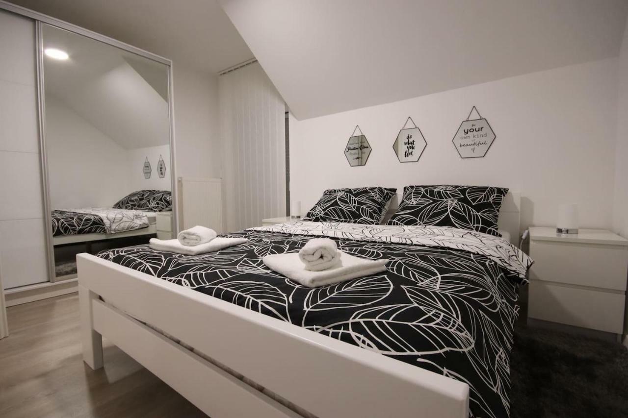 Apartman F&F Otočac المظهر الخارجي الصورة